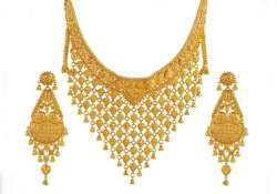 india s gold import to fall by 25 in april