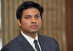 airasia india ceo mittu chandilya not quitting airline