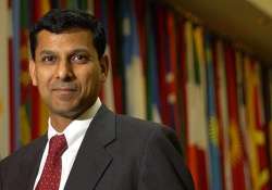 rbi to focus on medium term inflation raghuram rajan