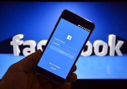 facebook pushes live video feature on top of news feed