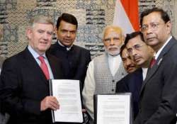 maharashtra sign three mous worth rs 21 crore on first day of make in india