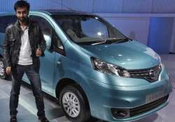 nissan launches muv evalia at a starting price of rs 8.49 lakh