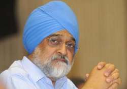 rbi intervention indispensable to arrest declining rupee montek singh ahluwalia