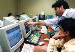 sensex closes 132 points up