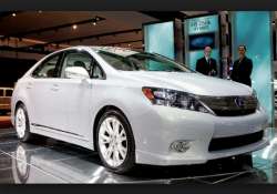 toyota to recall 242 000 prius lexus worldwide