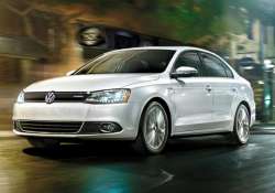 volkswagen launches new version of jetta in indian market at rs 13.70 lakh