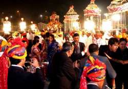 25 000 weddings in delhi today twitterati lose mind over traffic chaos