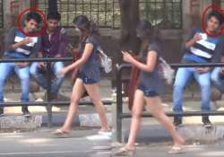 watch guy caught making mms of girl in hot pants and this is how onlookers reacted