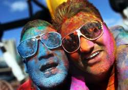 9 hilarious fanatics we encounter on holi