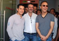 aamir hirani and vidhu vinod chopra to team up again