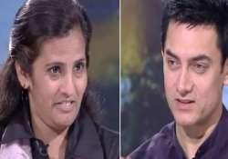 aamir khan keeps his word to delhi s female cab driver