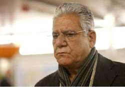 actor om puri arrested released on bail in assault case