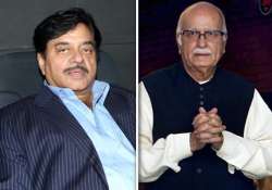 advani visits ailing shatrughan in hospital