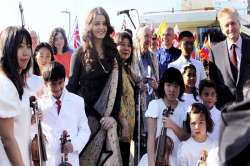 aishwarya bats for world peace chants om shanti at un hq