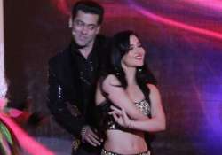 bigg boss 8 elli avram to watch this season only for salman khan