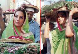 bipasha basu visits ajmer sharif for aatma s success