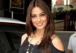 bipasha finds it tough to shoot outdoors in india