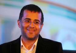 chetan bhagat feels there s shortage of good writers and scripts