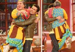 comedy nights with kapil highway star randeep hooda lifts up dadi view pics