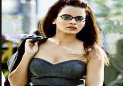 dacoits in chambal stop kangana ranaut s convoy during revolver rani shooting demand she pose with them for pics