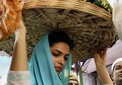 deepika visits ajmer shariff