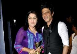 farah khan wants srk to start the trend of one legged dance see pics