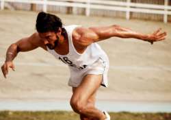 bhaag milkha bhaag mints over rs 19 cr