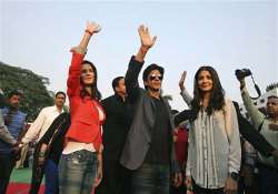 grand opening for jab tak hai jaan son of sardar may join rs.100 crore club