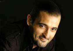 i don t need six pack abs says akshaye khanna