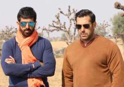 twitteratis make kabir khan s birthday a trend