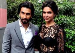 when ranveer singh turned bodyguard for his lady love deepika padukone see pics