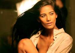 poonam pandey back in action