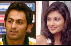 i was never seeing shoaib malik says former miss india sayali bhagat