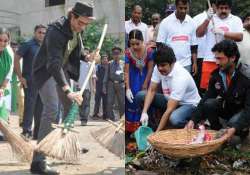 narendra modi lauds hrithik nagarjuna over clean india drive