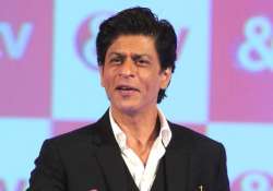 srk s tribute to raj kapoor on his tv show