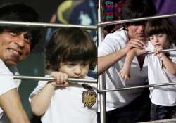 ipl 8 shah rukh khan does the lap dance with abram in kolkata