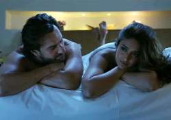 happy ending jaise mera tu song review saif ileana s lovely chemistry drawn by arijit singh watch video