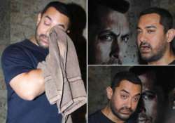 watch video salman khan s bajrangi bhaijaan makes aamir khan cry