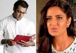 oops salman khan checks out katrina s photos but she gives him royal ignore