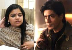 poonam mahajan writes to bmc urges to demolish ramp outside srk s bungalow