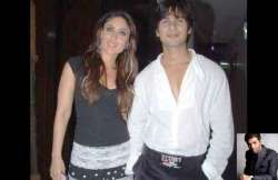 shahid kareena converse at srk party