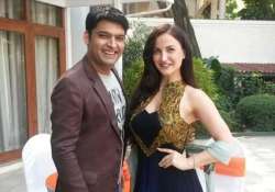 elli avram enjoys working with kapil sharma