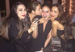 see the inside pics of kareena kapoor s birthday celebration