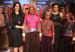 lfw anita dongre makes 26 gujarati craftswomen her showstoppers