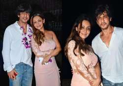 shah rukh khan gauri khan and abram s memorable pics of goa trip