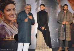 deepika padukone priyanka chopra gets emotional at bajirao mastani trailer lauch