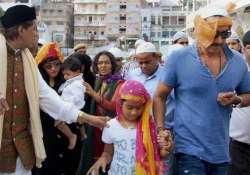 ajay devgn seeks blessings for action jackson success at ajmer sharif