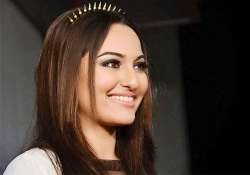 sonakshi doesn t feel insecure in muti starrer