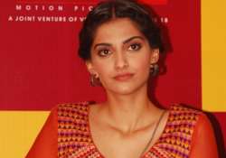 sonam kapoor fights back after being called bimbo on twitter