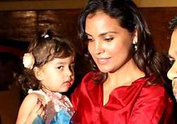 lara dutta celebrates daughter s third b day